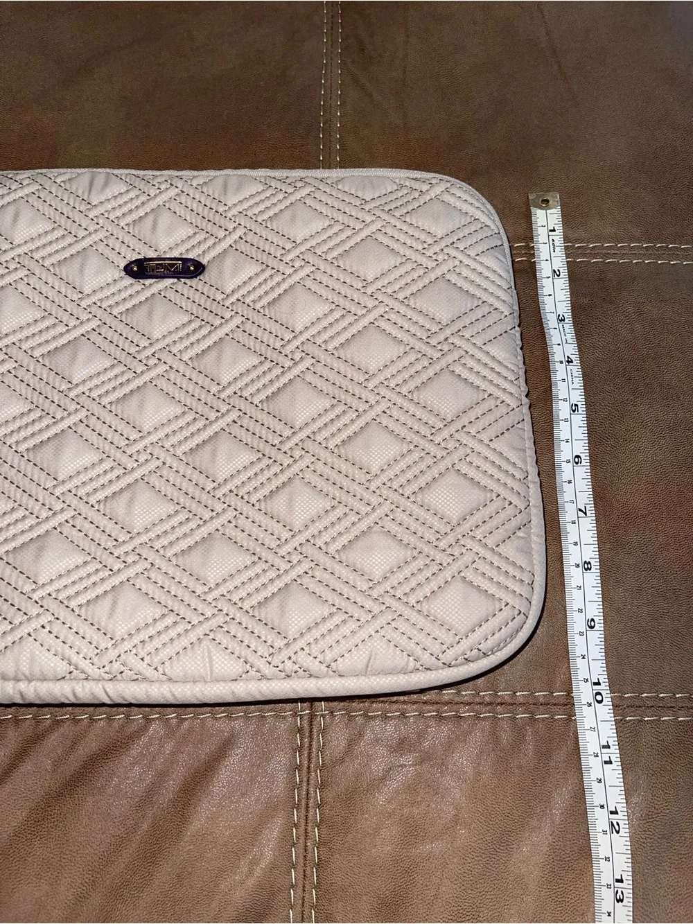 TUMI LAPTOP COMPUTER NOTEBOOK CASE TRAVEL CHAMPAGNE 13” QUILTED SLEEVE
